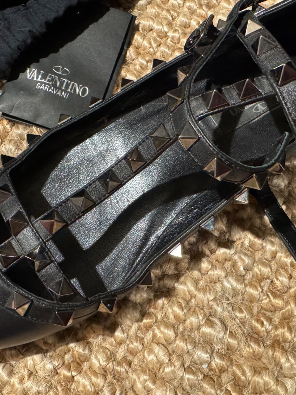 Valentino Garavani Noir Rockstud Flats - Picture 2 of 4